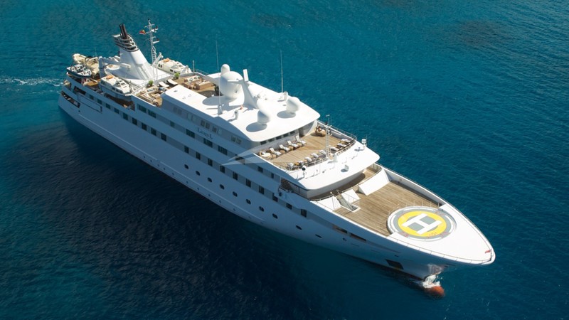 Yacht Charter LAUREN L