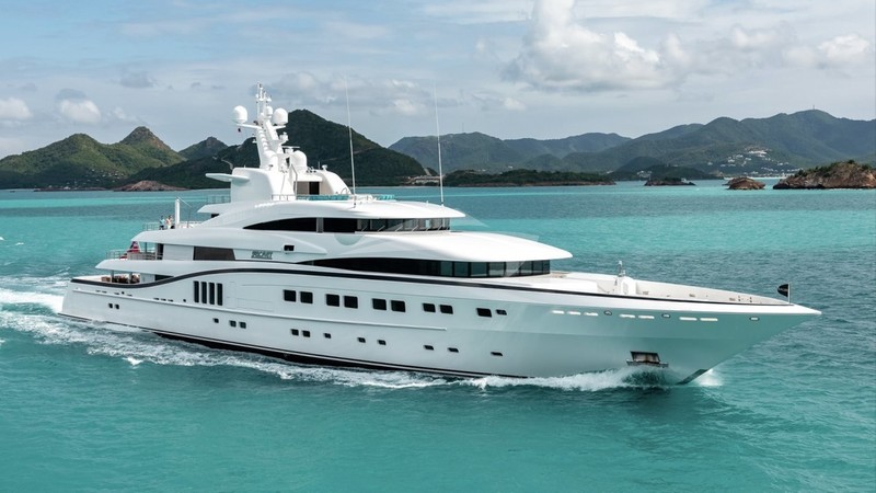 Yacht Charter SECRET