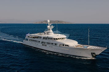 Itoto Superyacht Charter