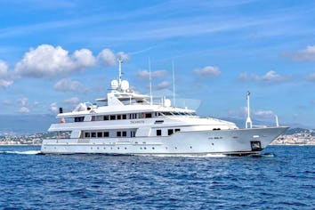 Tacanuya Superyacht Charter