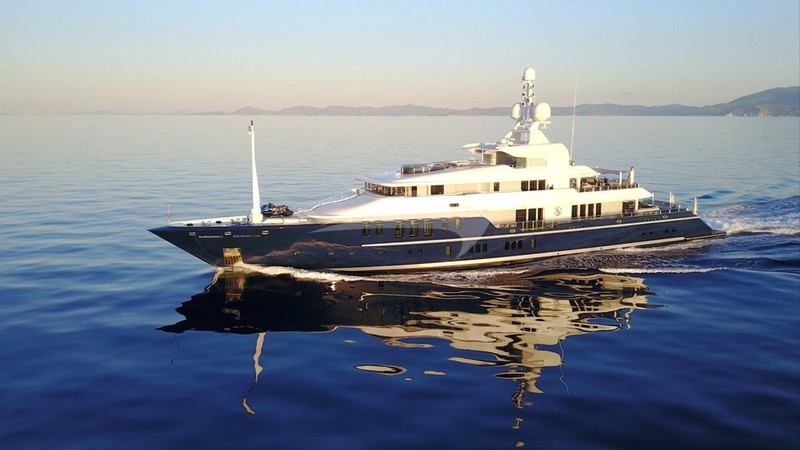 Yacht Charter TRIPLE SEVEN