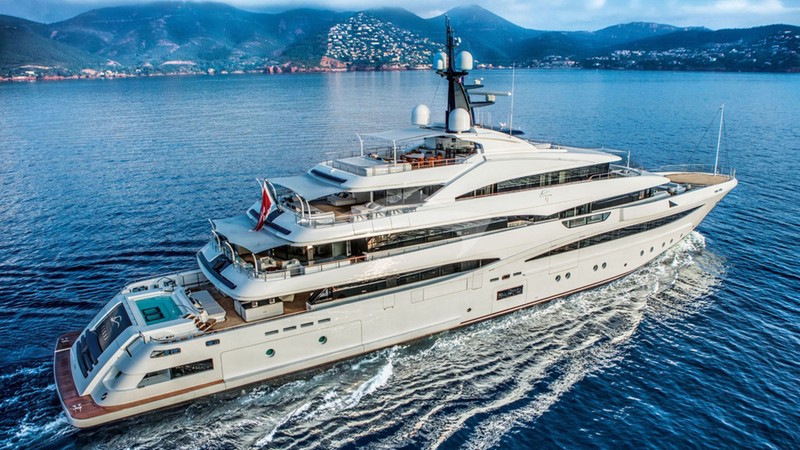 Yacht Charter CLOUD 9