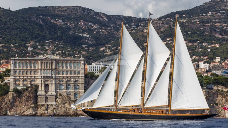 Yacht Charter CREOLE