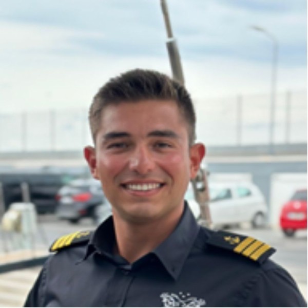 First Officer: OZAN ÇAĞLAR First Officer: OZAN ÇAĞLAR
