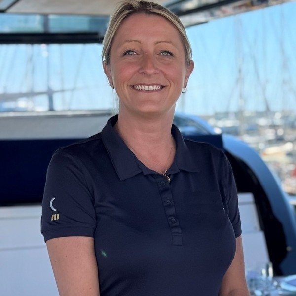 CHIEF STEWARDESS: Dorothée HUART