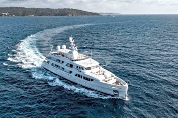 Kadimo's Superyacht Charter
