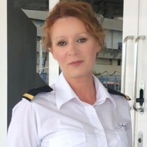 Stewardess: Anca Barutia