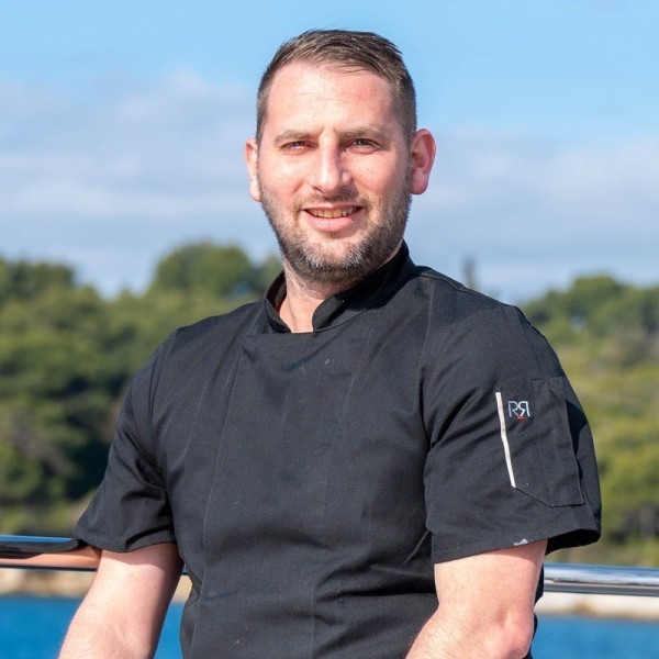 CHEF: SULLIVAN APARICIO