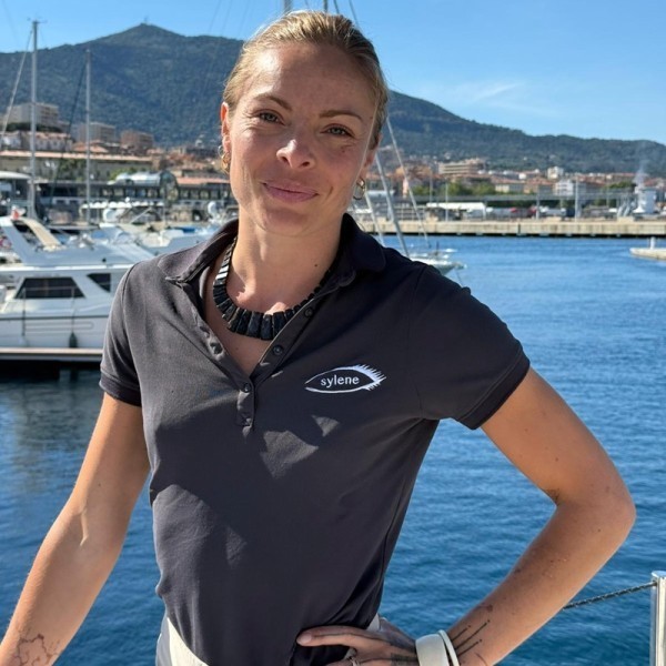Deckhand - Stewardess: Madison