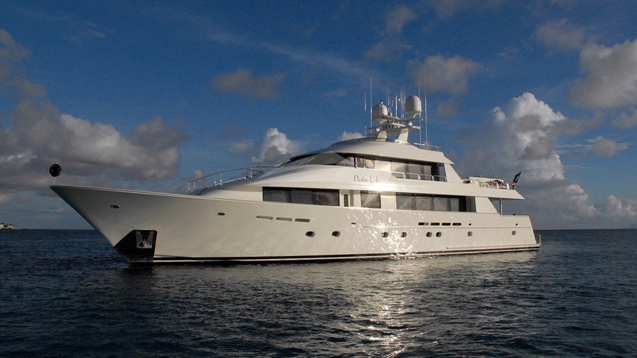 main image of DONA LOLA