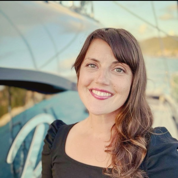 Yacht Host 2: Julianna Leskie