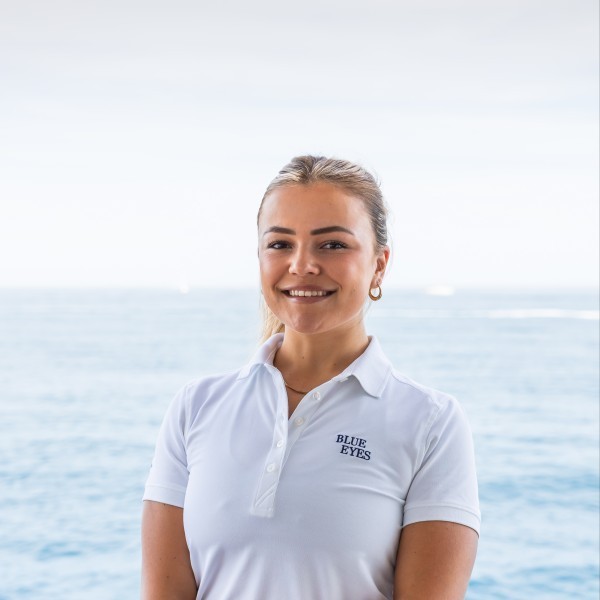 Stewardess: Lauren Fowlds