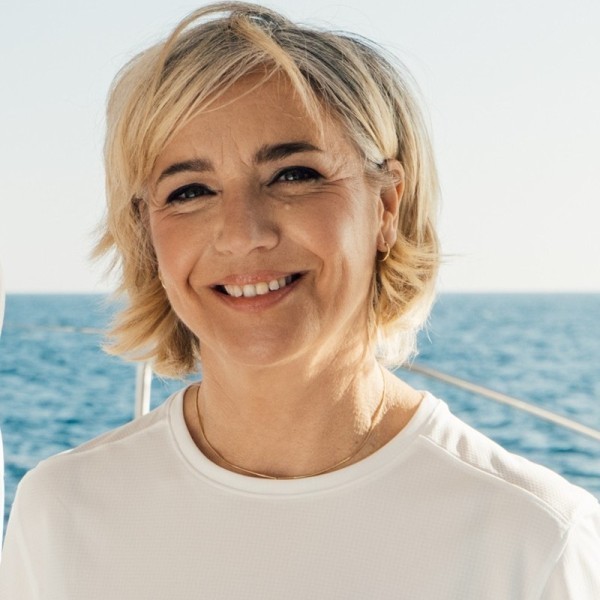 STEWARDESS: Cristina GONZALES