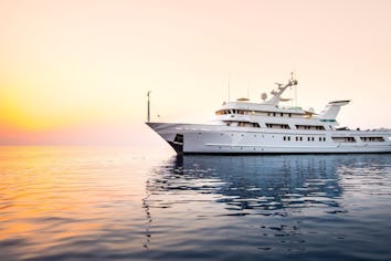 Esmeralda Superyacht Charter