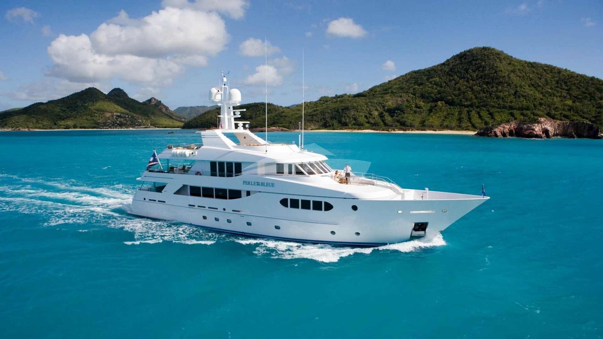 main image of PERLE BLEUE