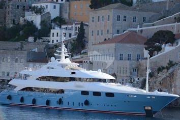 Mia Rama Superyacht Charter