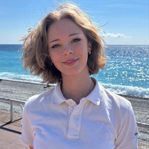 STEWARDESS: ZIZA BOETI