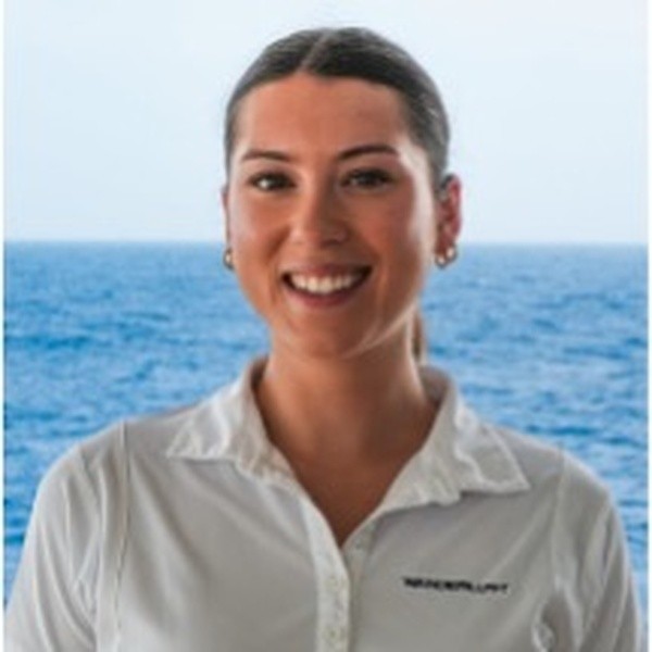 Stewardess: LUCIA TARANAKI