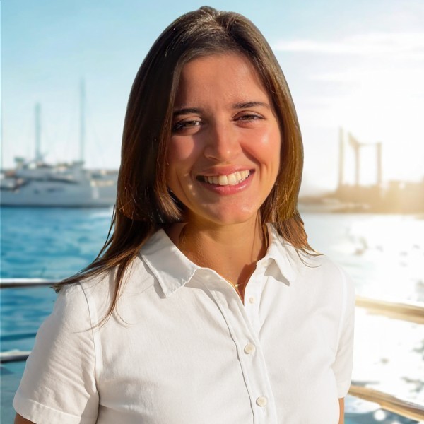 STEWARDESS: Mahée Bouzignac