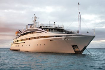 Elegant 007 Superyacht Charter
