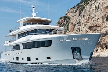 Sassa La Mare Superyacht Charter