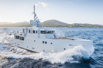 S7 Superyacht Charter
