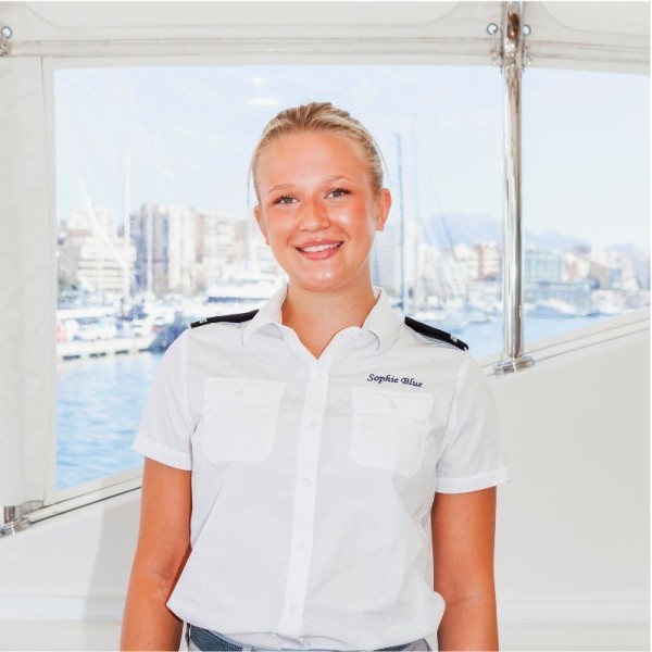 3rd Stewardess: Tuva Heplinger