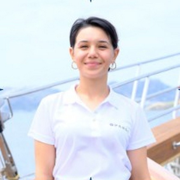 Stewardess: Buse Sevik