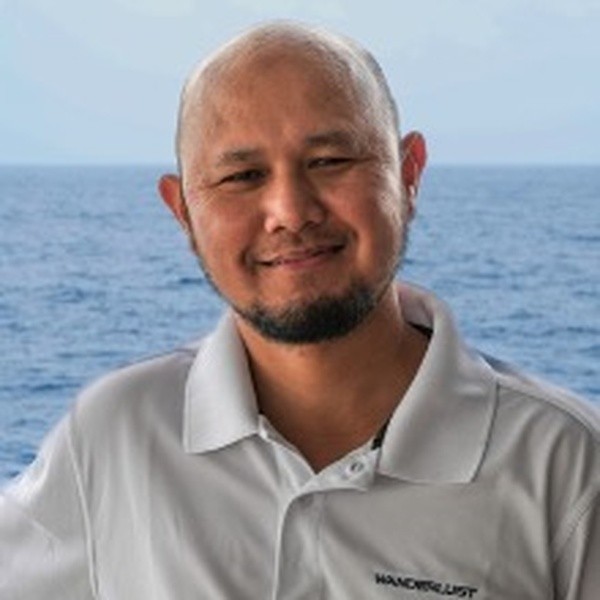 Laundry Master: AGUS MULYADI